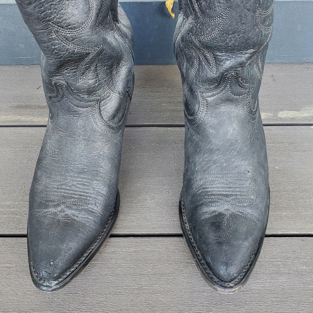 Dingo Black Heeled Boots with Classic Western Style - Picture 2 of 10